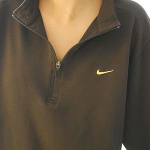 thrifted black men’s nike pull over!